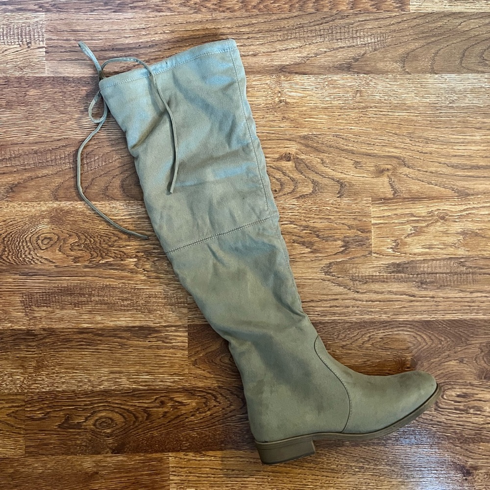 Women's Knee-High Boots in Tan